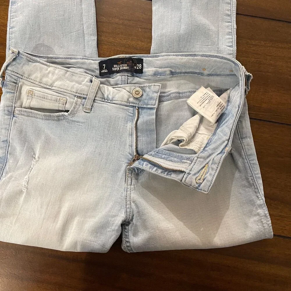 Hollister Women's Super Skinny Jeans size 28 light wash